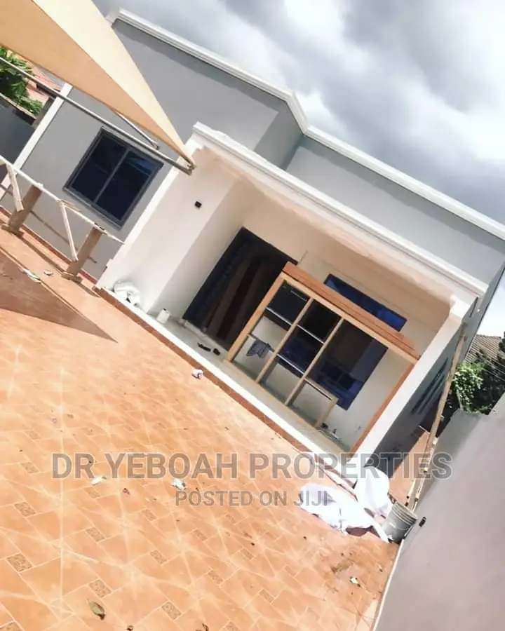 3bdrm House in Spintex:- 3 Bedrooms, Baatsona Total for sale