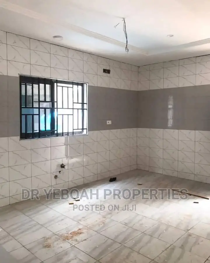 3bdrm House in Spintex:- 3 Bedrooms, Baatsona Total for sale
