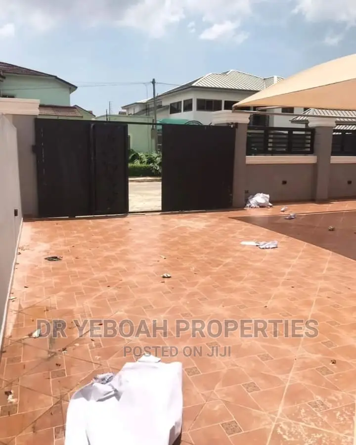3bdrm House in Spintex:- 3 Bedrooms, Baatsona Total for sale