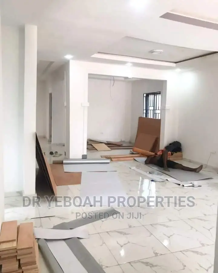 3bdrm House in Spintex:- 3 Bedrooms, Baatsona Total for sale