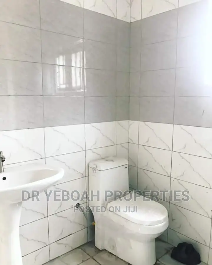 3bdrm House in Spintex:- 3 Bedrooms, Baatsona Total for sale