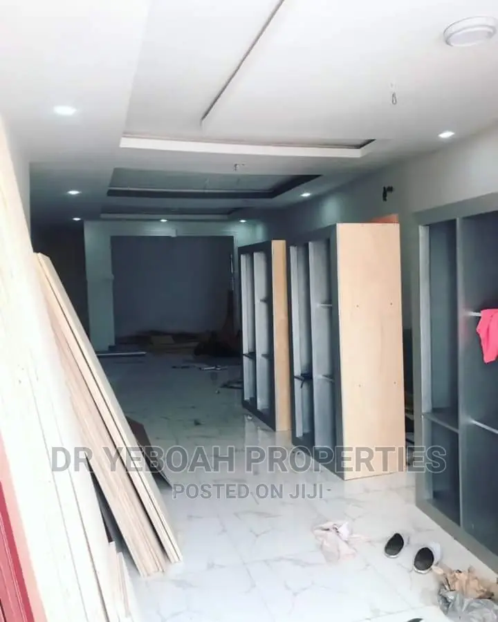3bdrm House in Spintex:- 3 Bedrooms, Baatsona Total for sale