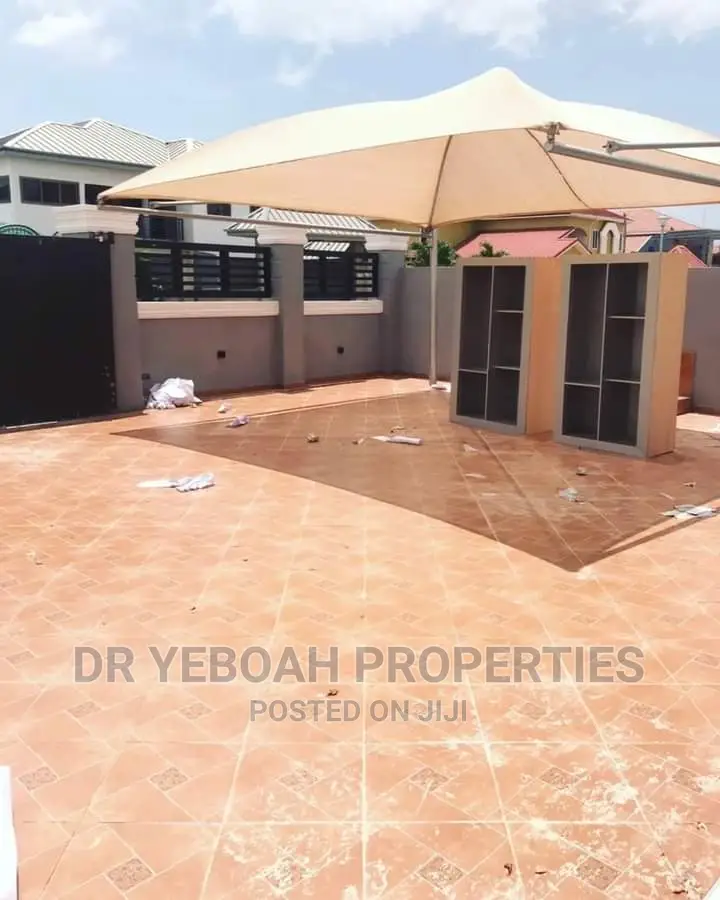 3bdrm House in Spintex:- 3 Bedrooms, Baatsona Total for sale