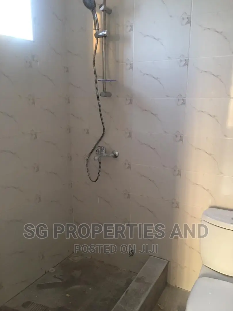 2bdrm Apartment in West Trasaaco, Adjiriganor for rent