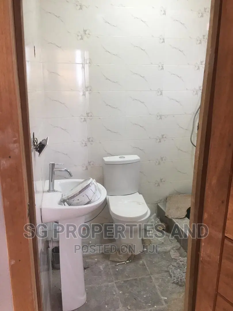 2bdrm Apartment in West Trasaaco, Adjiriganor for rent