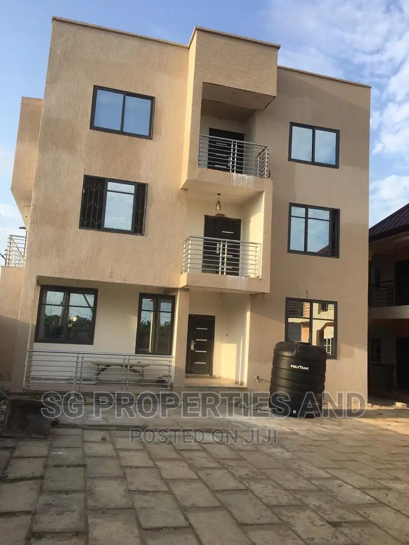 2bdrm Apartment in West Trasaaco, Adjiriganor for rent