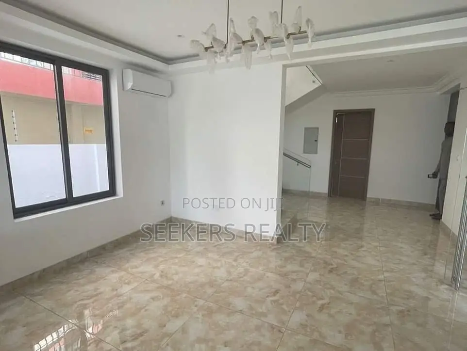 5bdrm House in Seekers Realty, East Legon for sale