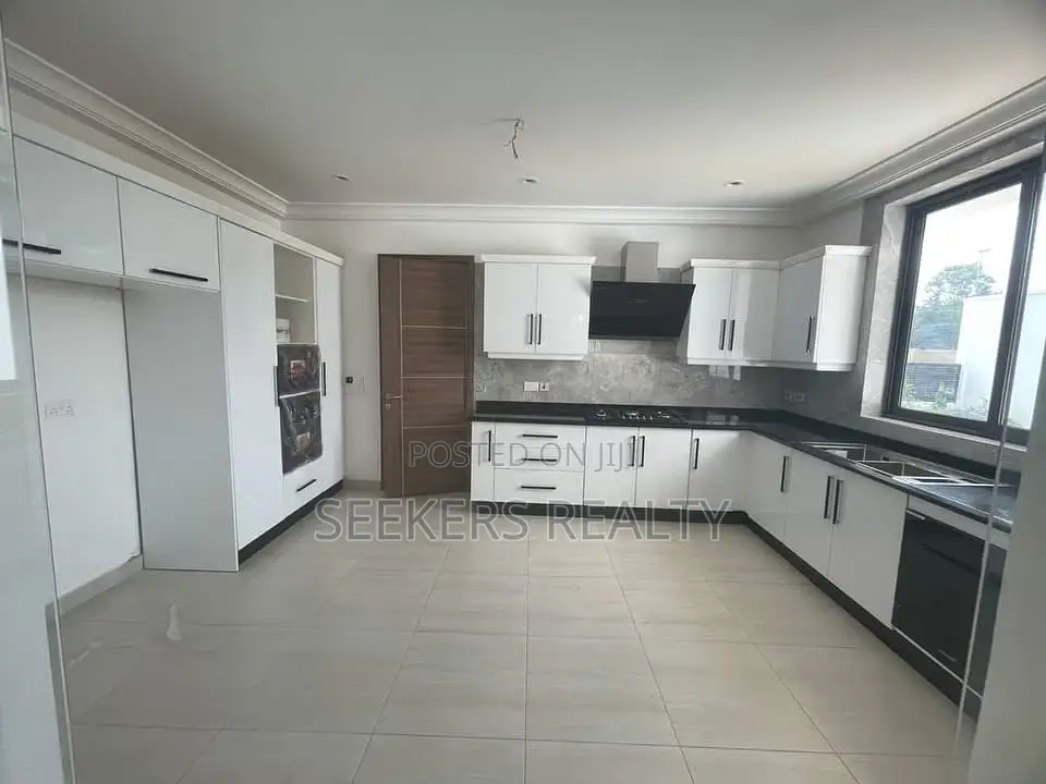 5bdrm House in Seekers Realty, East Legon for sale