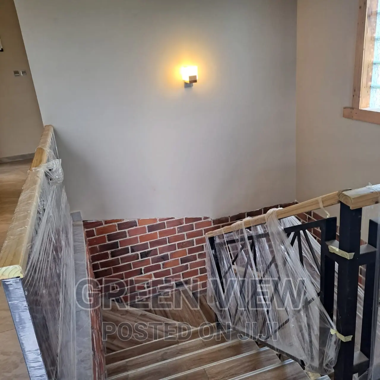 4bdrm Duplex in West Hills Mall Area for sale