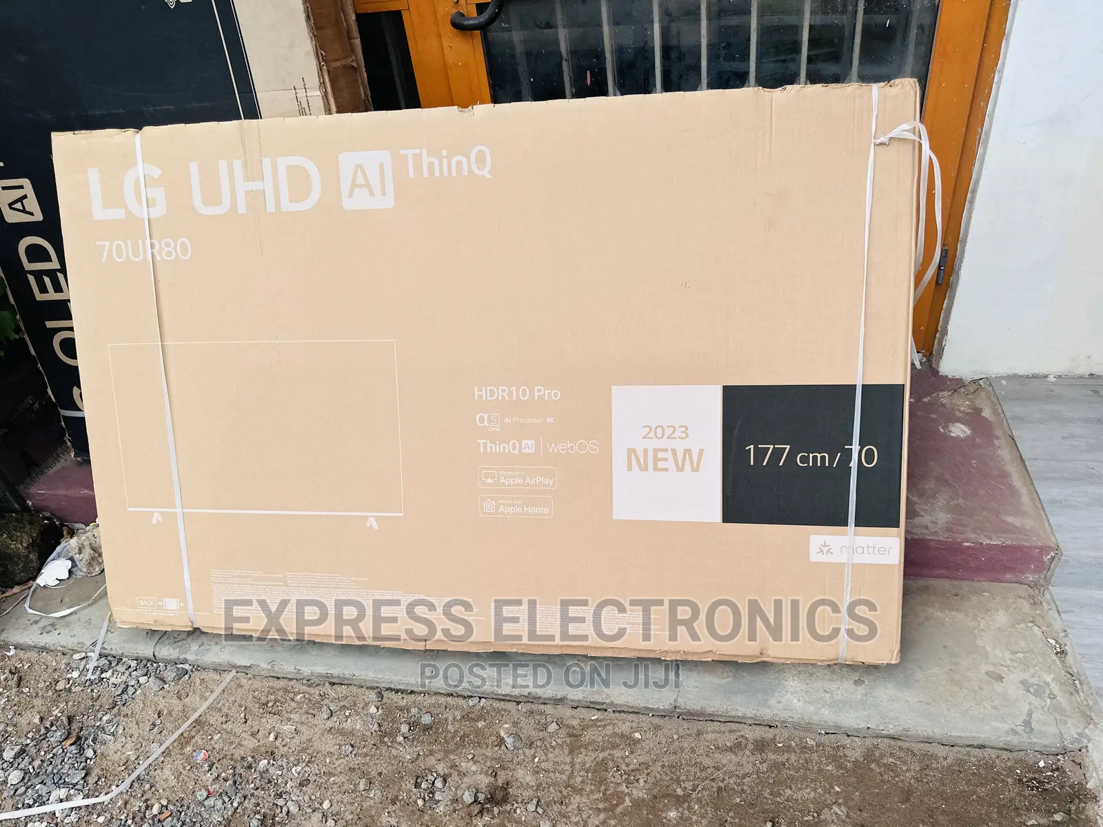 Astounding Slim UHD Smart 70”UR8003 Tv LG