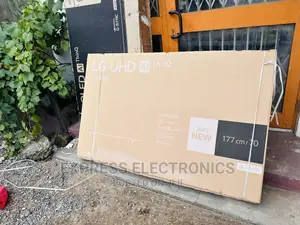 Treu Cinema  UHD Smart Glossy Lg 70”UR80003
