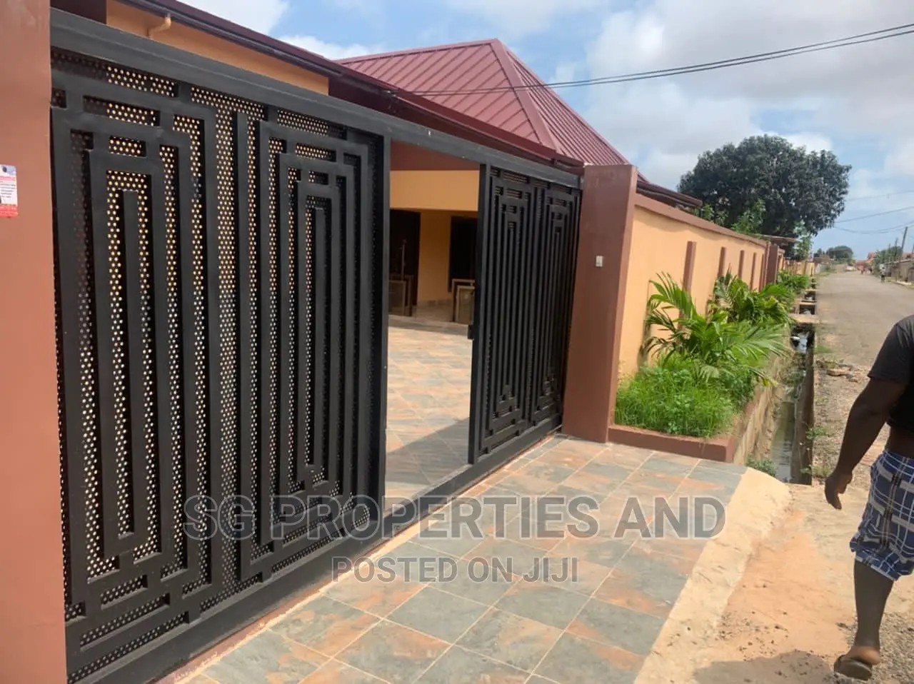 3bdrm House in Coastal, Spintex for rent