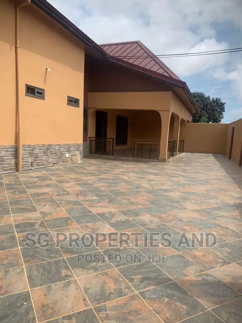 3bdrm House in Coastal, Spintex for rent