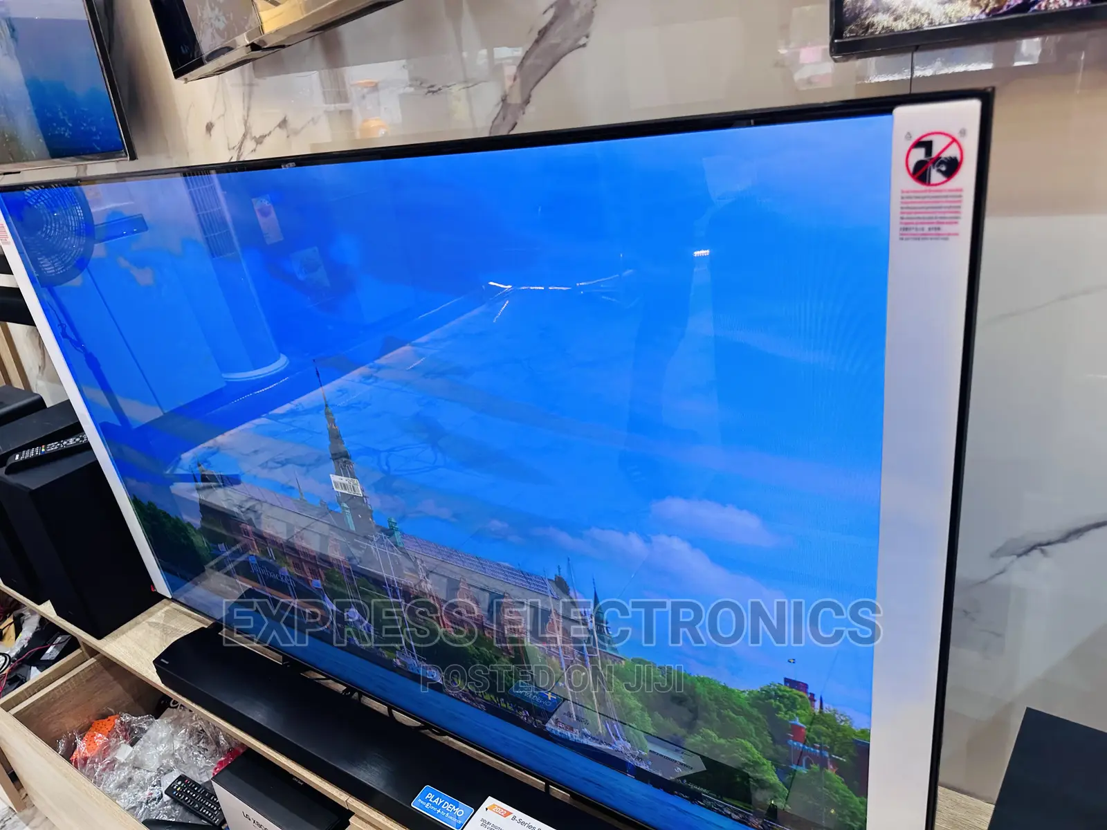 Upgrade Your Home With 75”Bu8000 UHD Smart Samsung
