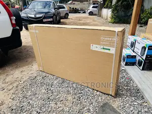 Look Very Cute  Samsung UHD Smart Screen 65”Au7092