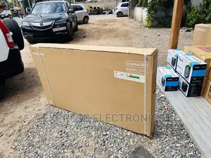 Smart Hub Slim UHD Sleek Samsung 65”Bu8002 Tv 