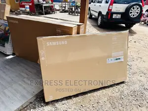 Sleek and Stylish Glossy UHD Smart Samsung 55”Bu8000