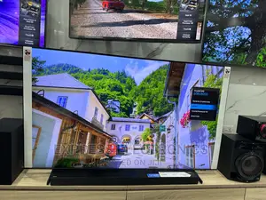 Smart Entertainment Hub UHD Samsung 85”Au7172