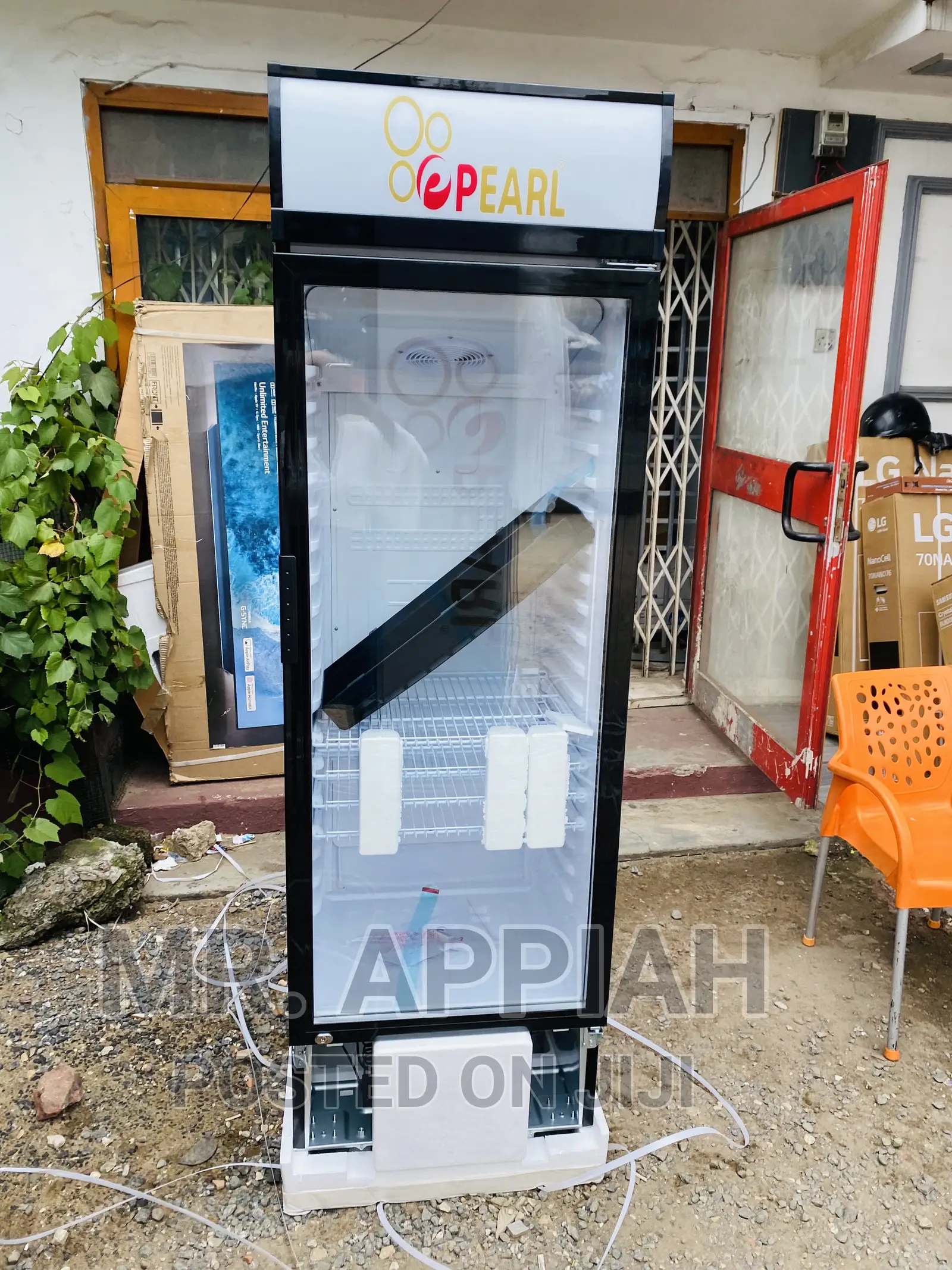 Extremely Chilling Pearl PVC 424-2b 400L Display Fridge 