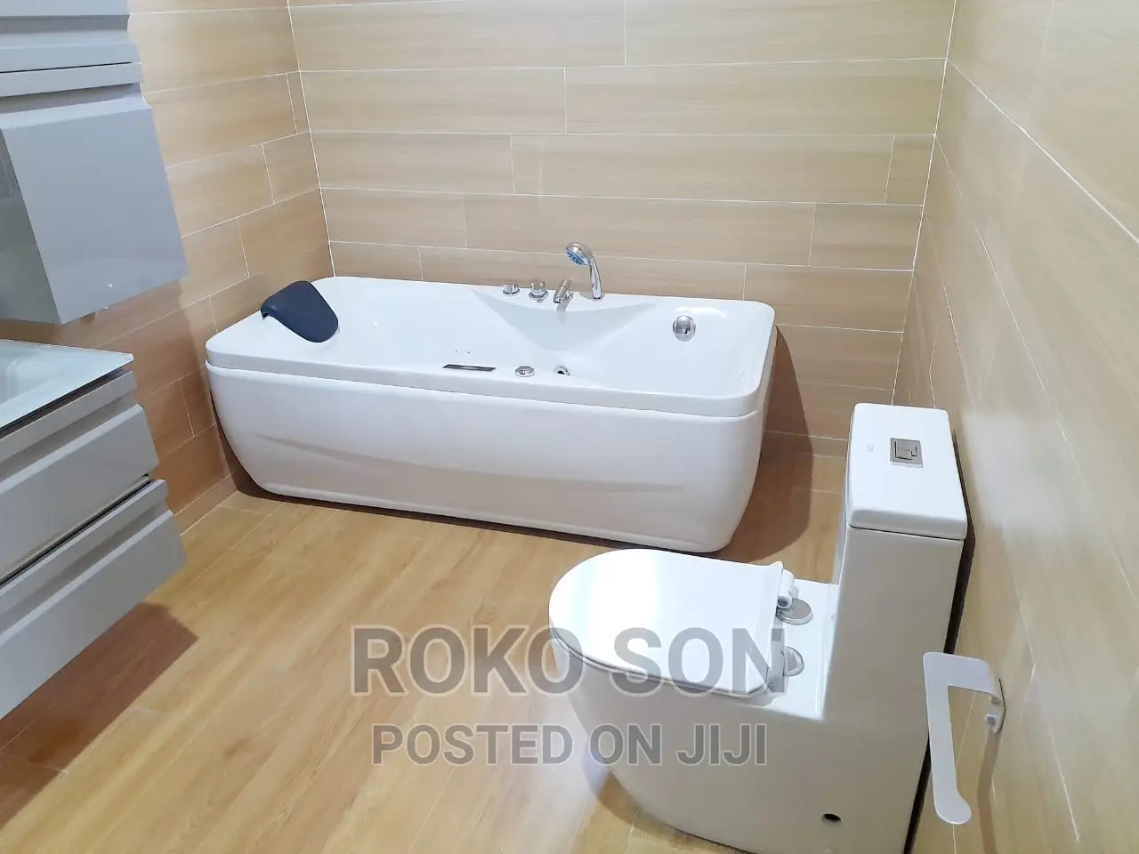 4bdrm Duplex in Dr Roko, The Mall for rent
