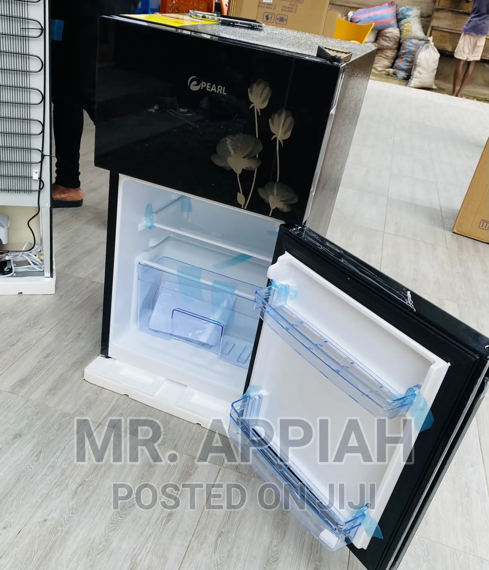 Unique Design Pearl PF-10T Table Top Refrigerator(Black)