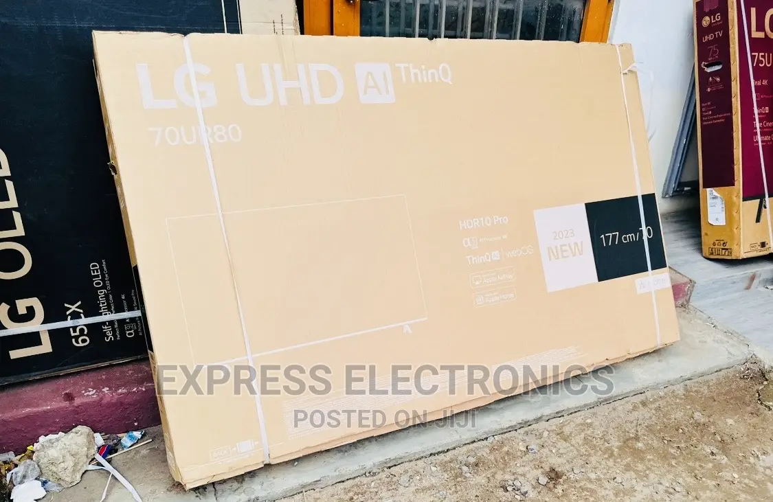 Realistic and Shades UHD Smart 70”UR80003 Lg