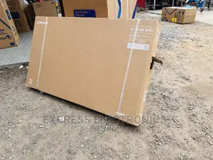 Glossy Black Slim UHD Samsung 65”Bu8000 Tv 