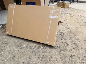 Glossy Black Slim UHD Samsung 65”Bu8000 Tv 