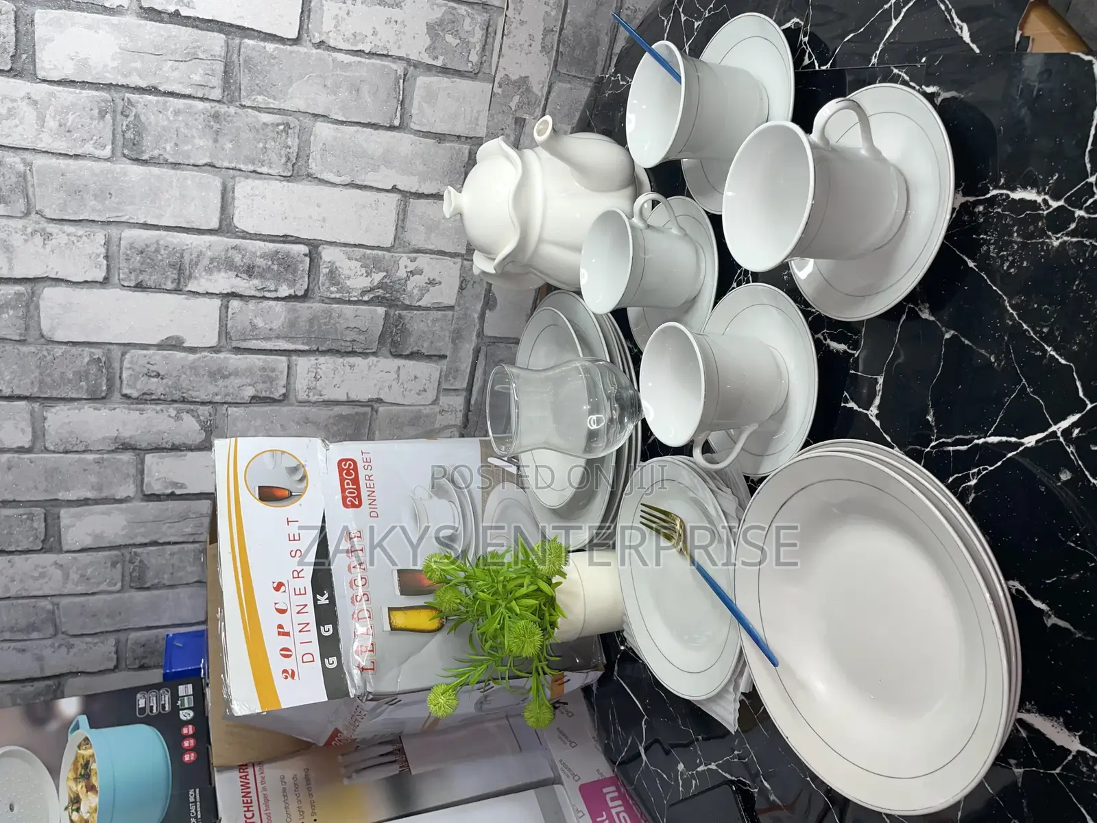 20pcs Dinnerware Set + Tea Pot