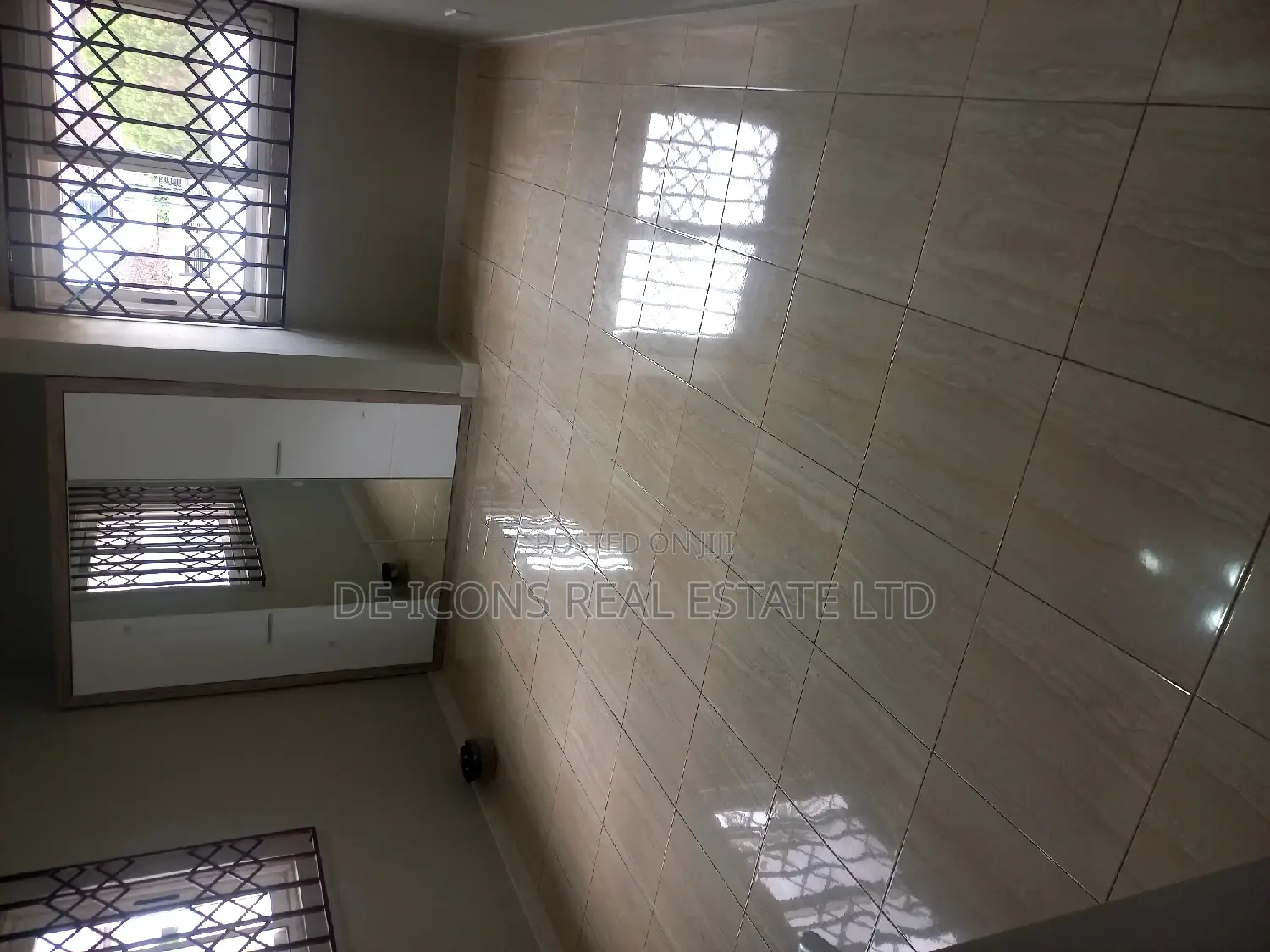 4bdrm Mansion in De-Icons Real Estate, Manet Court for sale