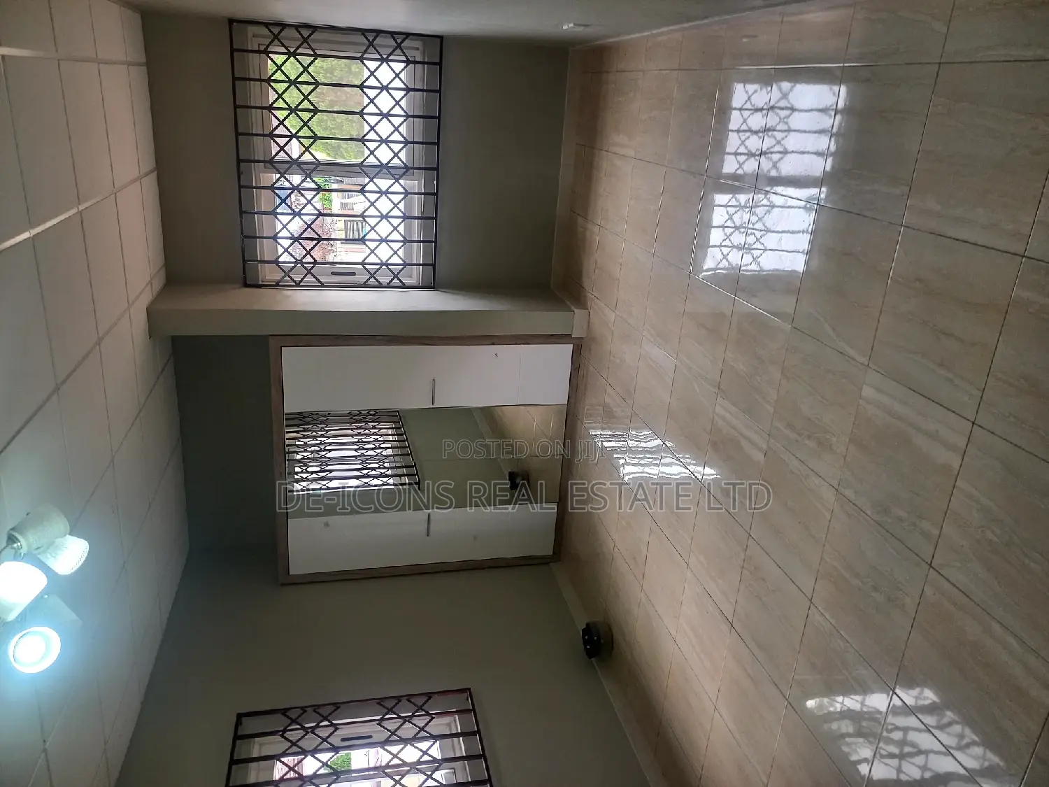 4bdrm Mansion in De-Icons Real Estate, Manet Court for sale