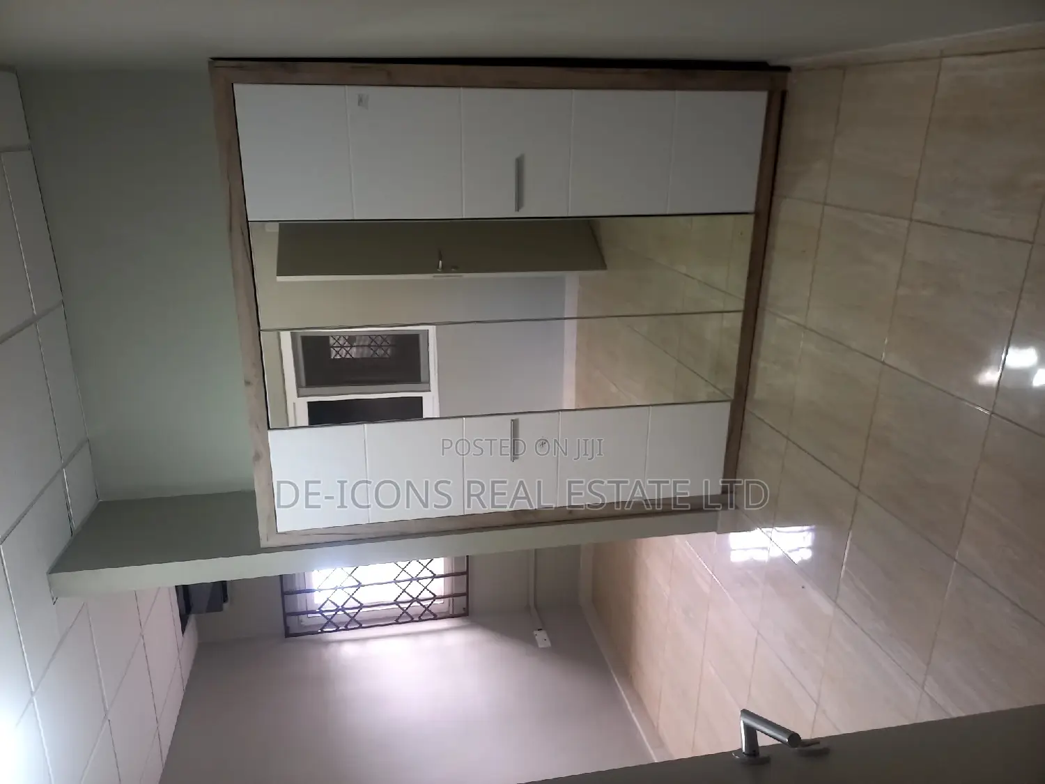 4bdrm Mansion in De-Icons Real Estate, Manet Court for sale