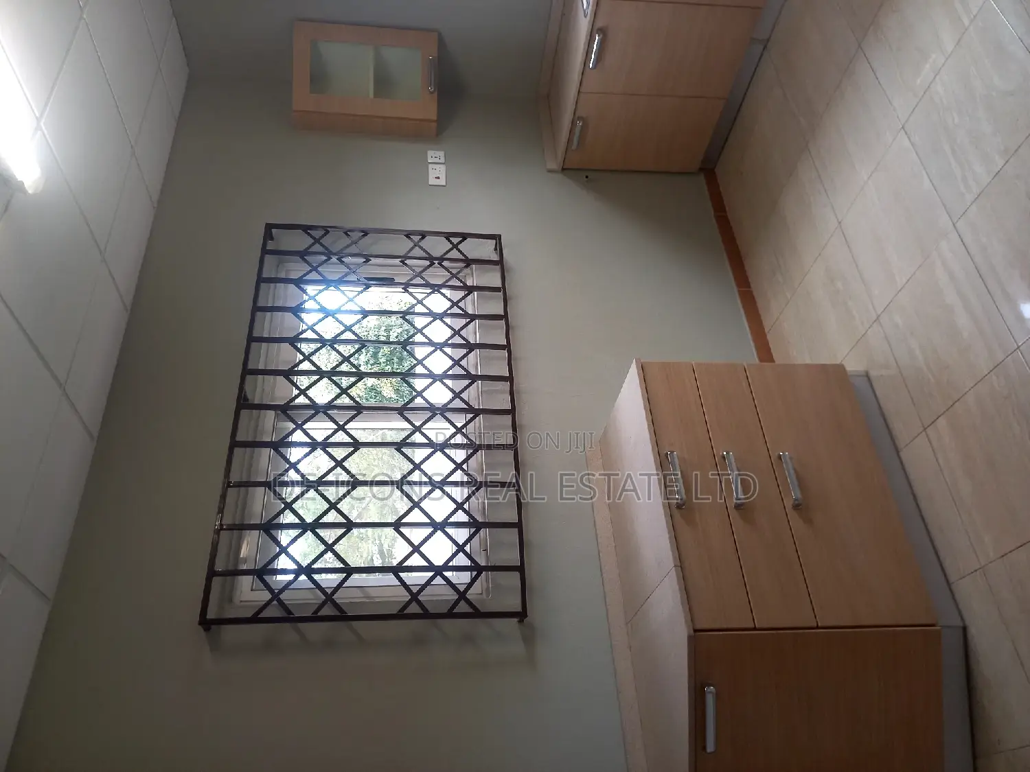 4bdrm Mansion in De-Icons Real Estate, Manet Court for sale