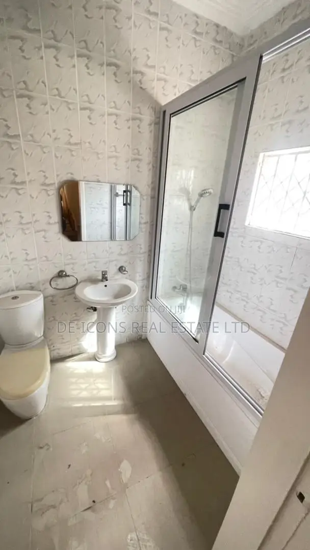 4bdrm Duplex in De-Icons Real Estate, Regimanuel Gray Estates for sale