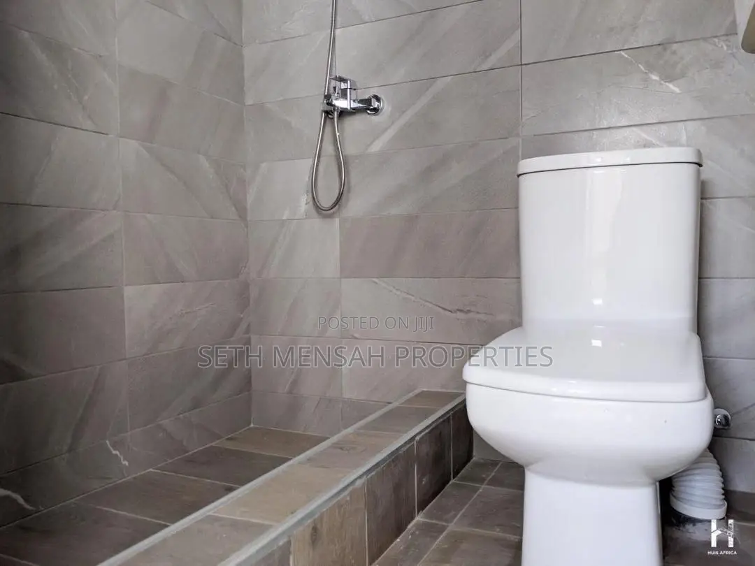 4bdrm Townhouse/Terrace in Skm, Airport Residential Area for sale