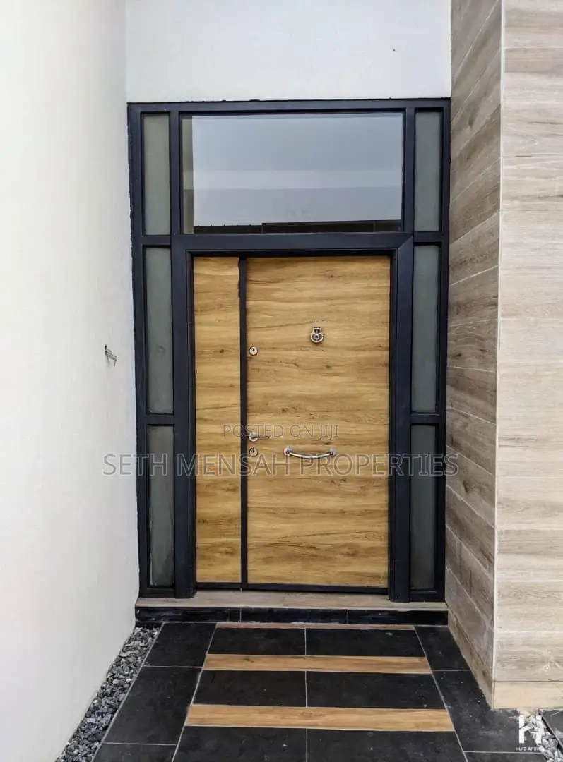 4bdrm Townhouse/Terrace in Skm, Airport Residential Area for sale