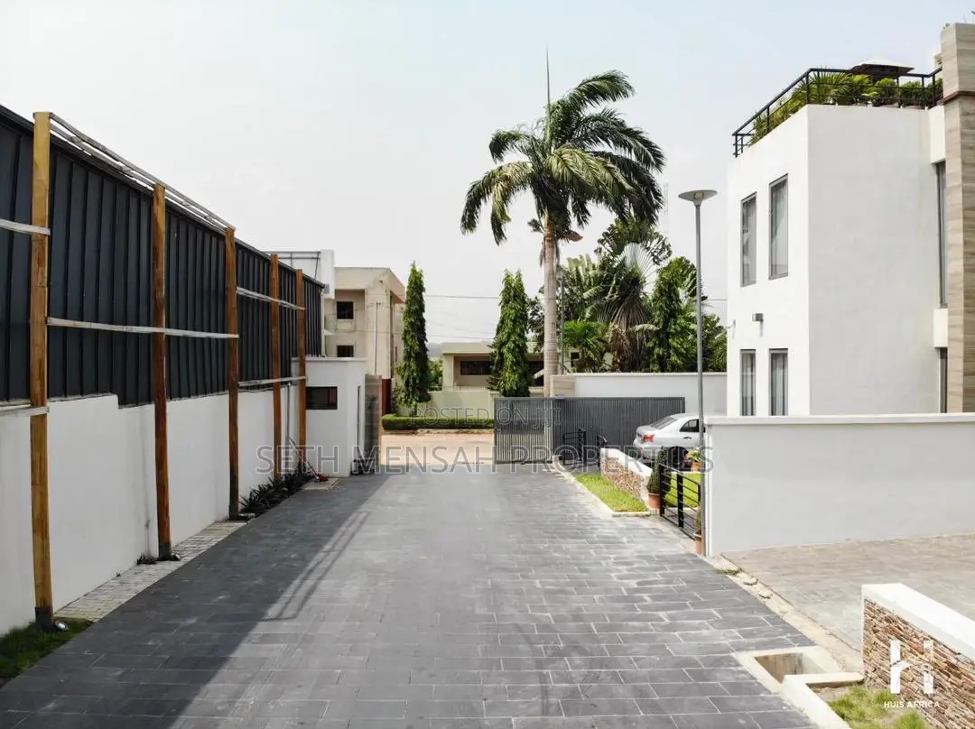 4bdrm Townhouse/Terrace in Skm, Airport Residential Area for sale