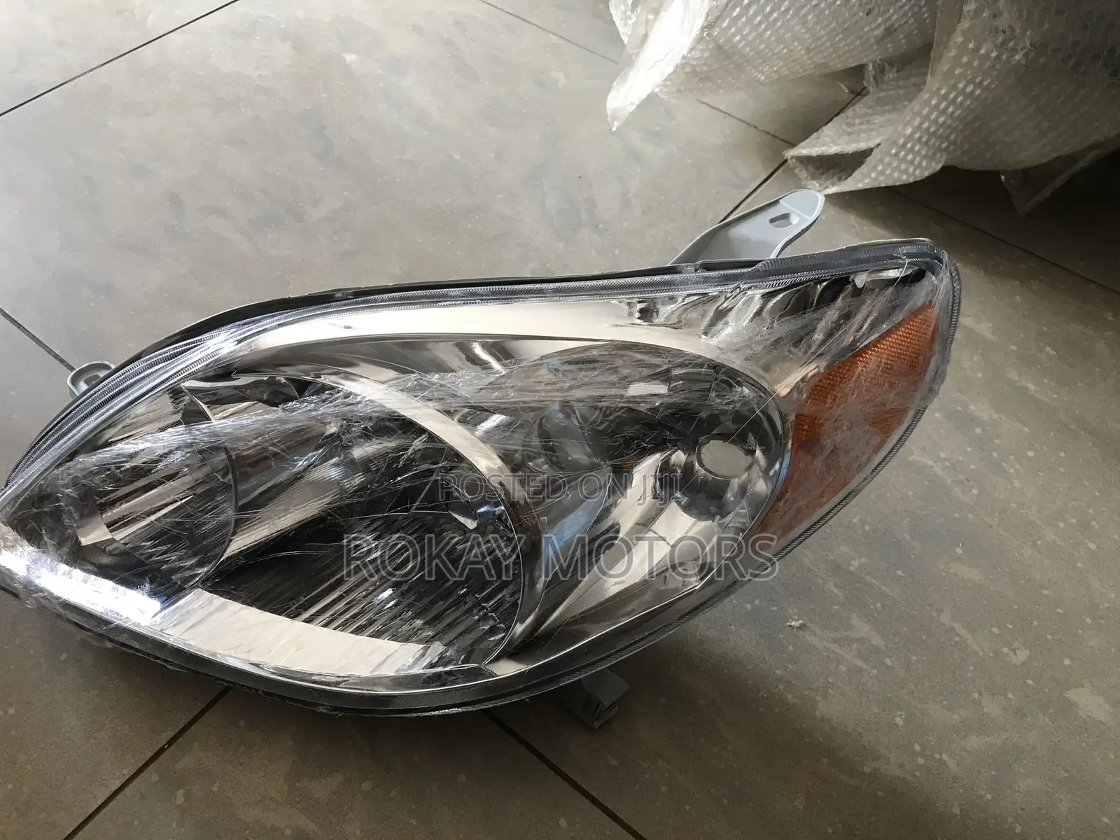 Matrix 2003,2004,2005,2006,2007, 2008 Headlight Pair