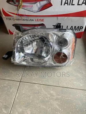 Hardbody Headlight Pair