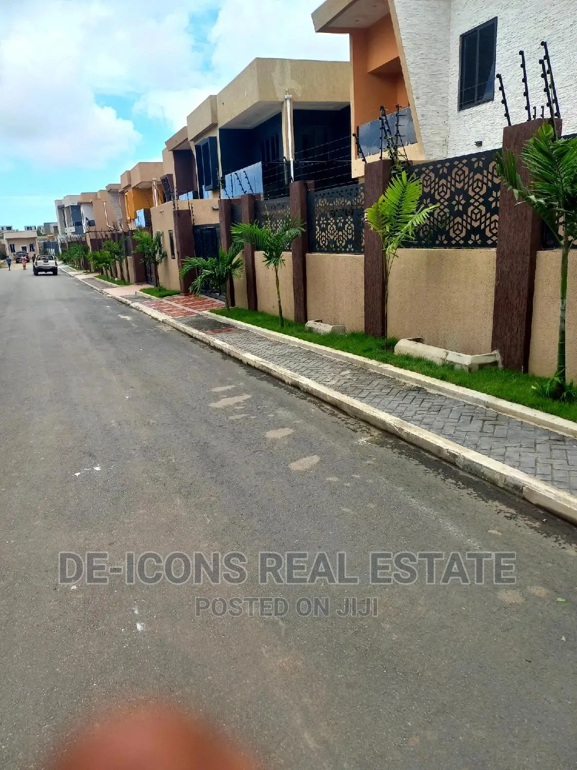 4bdrm Duplex in De-Icons Real Estate, Regimanuel Gray Estates for sale