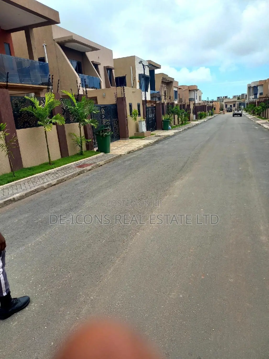 4bdrm Duplex in De-Icons Real Estate, Regimanuel Gray Estates for sale