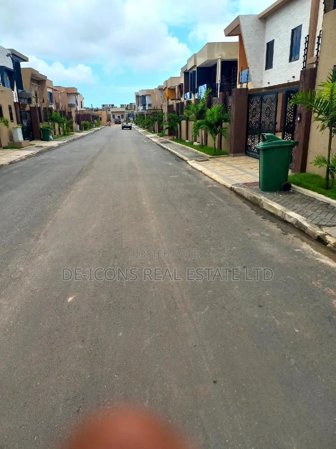 4bdrm Duplex in De-Icons Real Estate, Regimanuel Gray Estates for sale