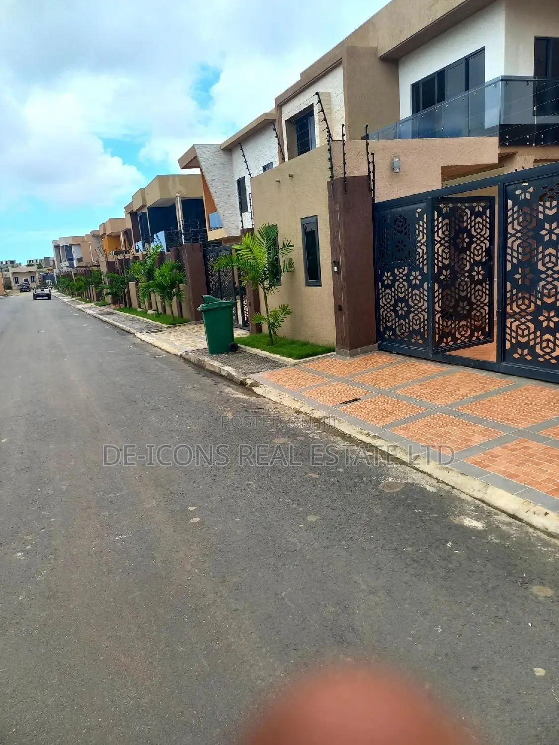 4bdrm Duplex in De-Icons Real Estate, Regimanuel Gray Estates for sale