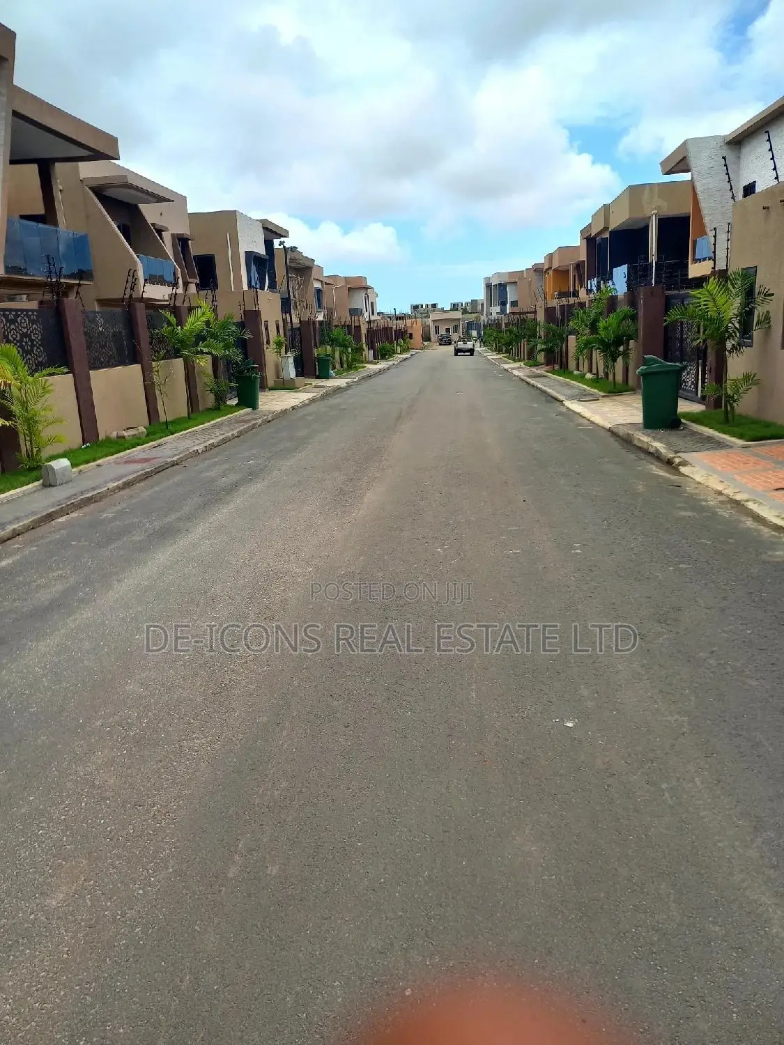 4bdrm Duplex in De-Icons Real Estate, Regimanuel Gray Estates for sale