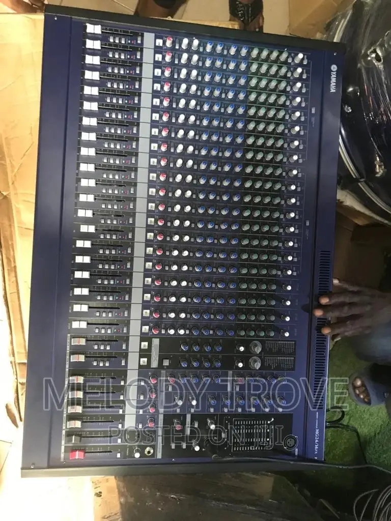 Yamaha Mg24xu Mixer Console (24-channel)