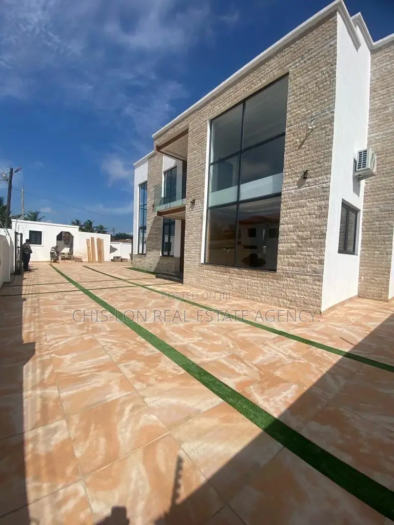 Five Bedrooms Duplex for Sale.