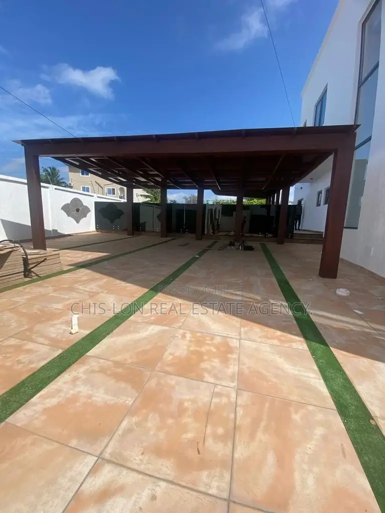 Five Bedrooms Duplex for Sale.