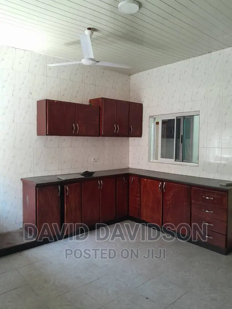 3bdrm Mansion in Executive 3 Bedroom, Tema Metropolitan for rent