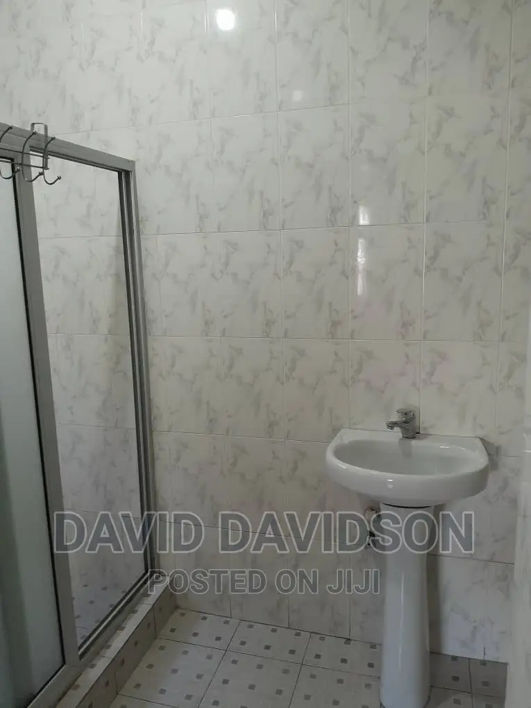 3bdrm Mansion in Executive 3 Bedroom, Tema Metropolitan for rent