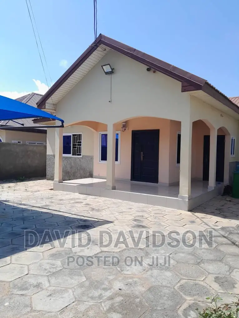 3bdrm Mansion in Executive 3 Bedroom, Tema Metropolitan for rent
